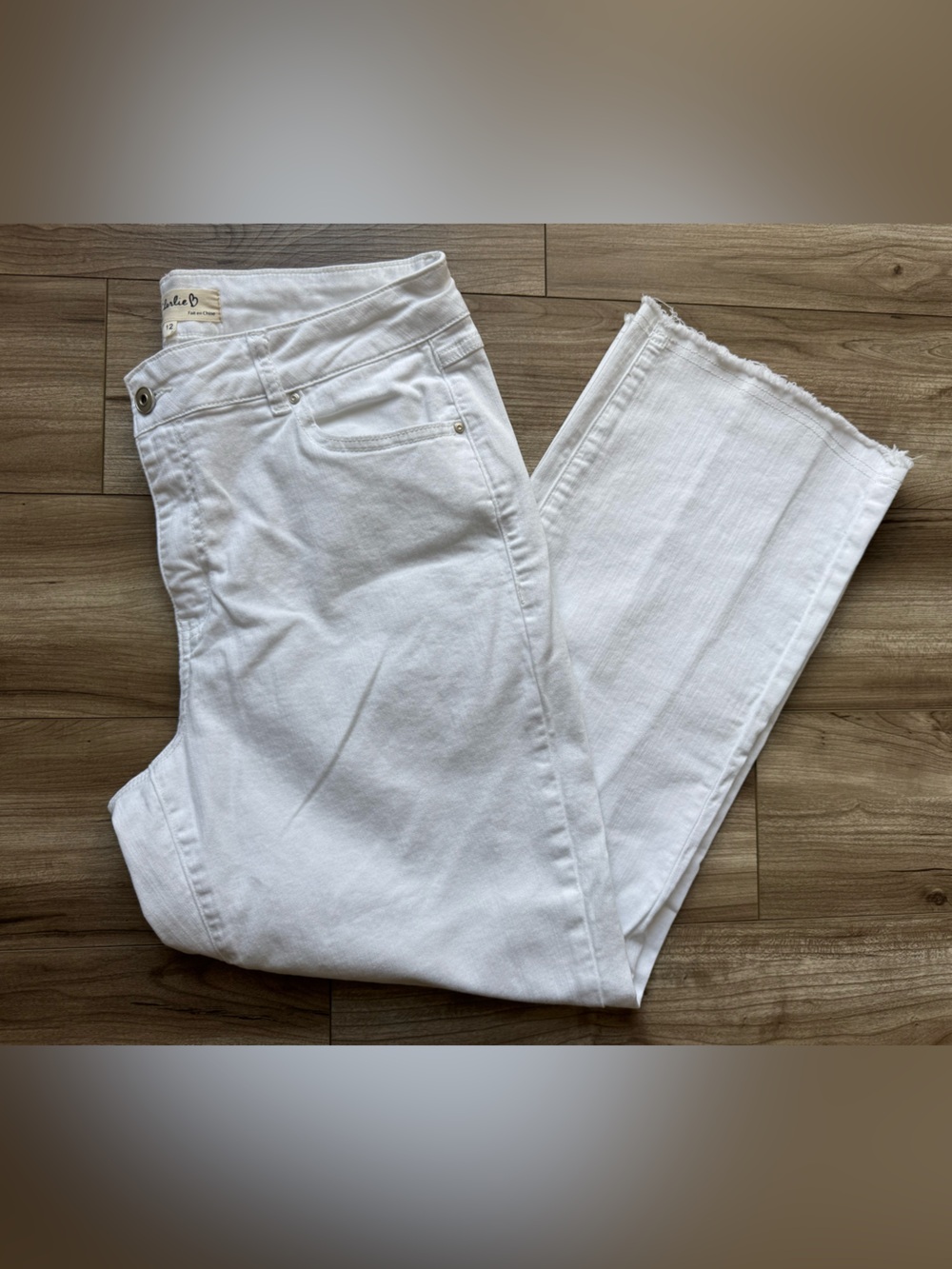Charlie B White Jeans Pants Raw hem cropped straight leg Size 12 stretch relaxed